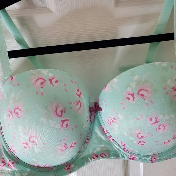 Other - 🌻4 for $25🌻Super Cute Plus Size Underwire Bra 42D